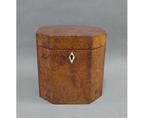 Georgian octagonal burr walnut tea caddy box with hinged cover, 13cm high 