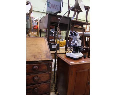 AN OLD BRASS EFFECT ADJUSTABLE SWAN NECK TASK LIGHT 