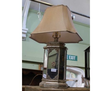 A DECORATIVE DISTRESSED EFFECT &amp; GLASS BODIED TABLE LAMP 