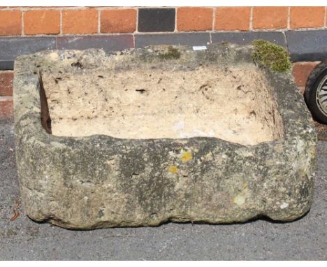 A LARGE COTSWOLD STONE RECTANGULAR GARDEN PLANTER, 27cm x 76cm 