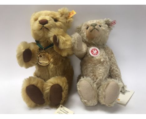 A box of unboxed collectable bears, including Steiff bears, Herman bears and more.