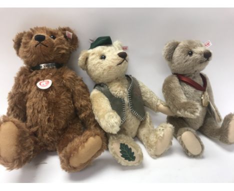 A box of ten unboxed Steiff bears, including a koala Ted Steiff bear, a collared steiff bear a 2013 Steiff bear and more.