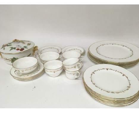 A Royal Worcester Part service Gold Chantilly part service and a Worcester tureen (a lot)- NO RESERVE