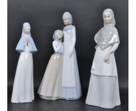 A large vintage retro Valencia Maquel Requen ceramic porcelain figurines. The group comprising of a nun, mother and daughter 