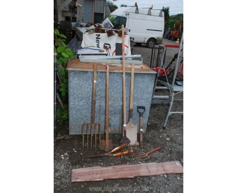 A small quantity of garden tools and a trellis, some a/f.