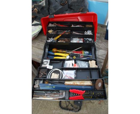Plastic cantilever toolbox and contents, lid a/f.