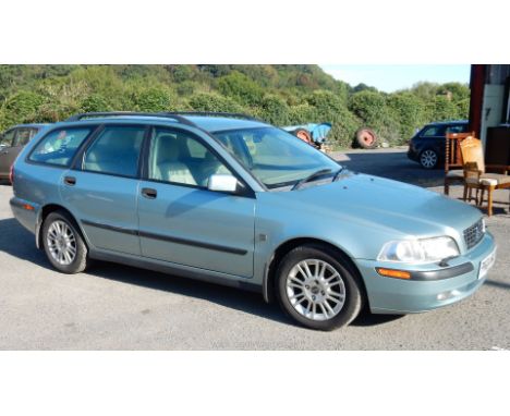 A Volvo V40 1.8 SE Estate Car 1783 cc petrol with manual gearbox, finished in attractive pale metallic green, registration nu