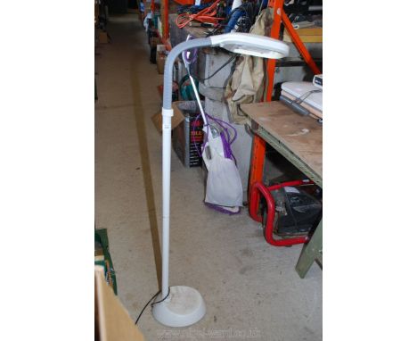 Floorstanding work light.