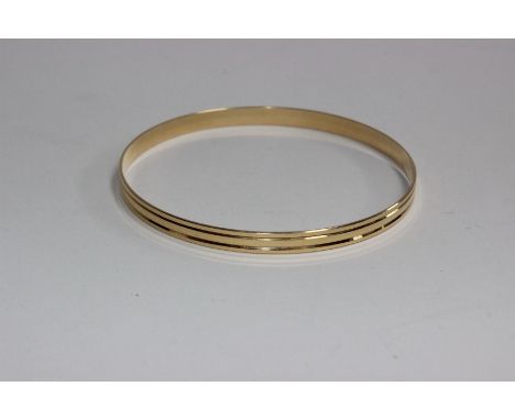An 18ct gold bangle marked 750. 11g