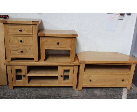 A group of light oak furniture with square bronze-effect knobs, to include a low TV/entertainment unit (h: 50 w: 120 d: 44cm)