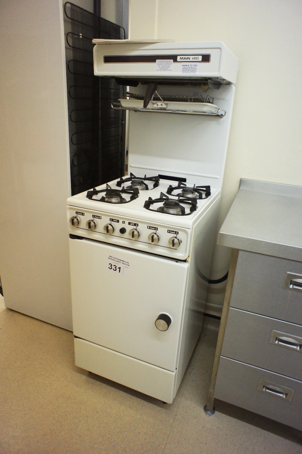 1 MAIN ARIES white domestic gas cooker with eye level grill, 4 top