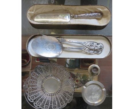 830 SILVER SPOON AND FORK SET PLUS OTHER SILVER ITEMS AND FILIGREE BOWL, ETC. 