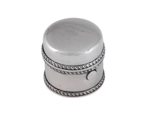 AN EDWARDIAN SILVER CIRCULAR TRAVEL INKWELL ROBERT PRINGLE & SONS, BIRMINGHAM 1904 With gadrooned borders, push button, the c