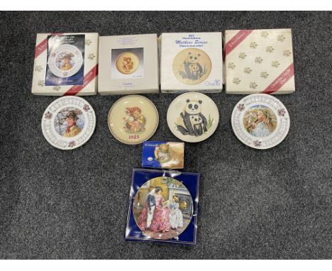 Assorted Collectable Plates to include Royal Doulton and Goebel, along with Boxed Goebel Hummel Figurine 
Good condition, no 
