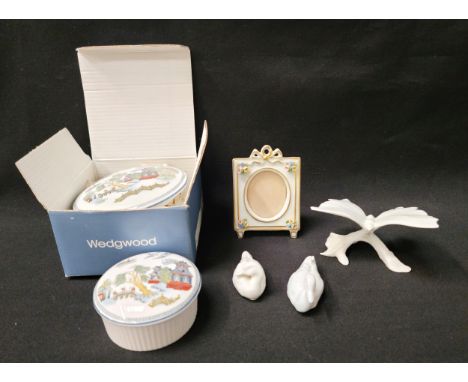 SELECTION OF WEDGWOOD AND DRESDEN REINE HANDARBEIT CERAMICScomprising two graduated Wedgwood 'Chinese Legend' pots and covers