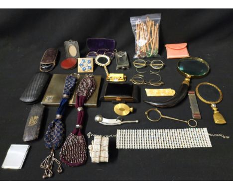 INTERESTING LOT OF VINTAGE COLLECTABLESincluding various pairs of glasses and a pair of lorgnettes, magnifying glasses, lace 
