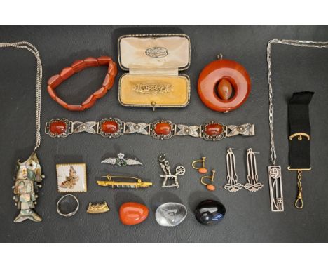 GOOD SELECTION OF SILVER AND OTHER VINTAGE JEWELLERYincluding an agate set 800 silver bracelet, an agate pendant and bracelet