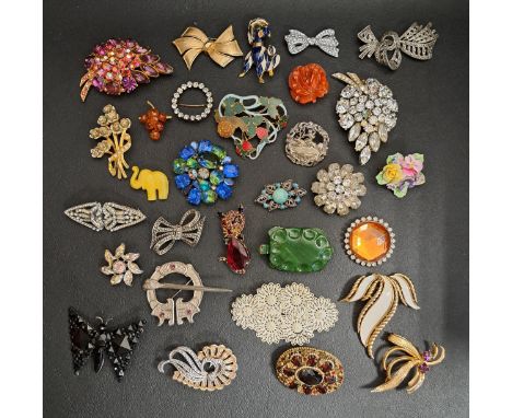 SELECTION OF THIRTY VINTAGE BROOCHESincluding paste, crystal, bakelite and enamel examples, makes include Shpynx, Alice Cavin