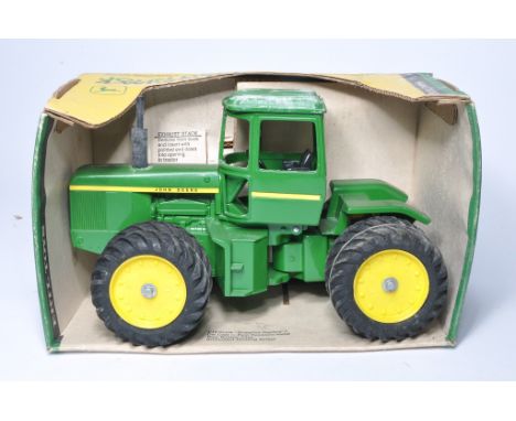 Ertl 1/16 diecast farm model issue comprising John Deere 4WD Tractor. Some marks to cab roof, otherwise good, but would benef