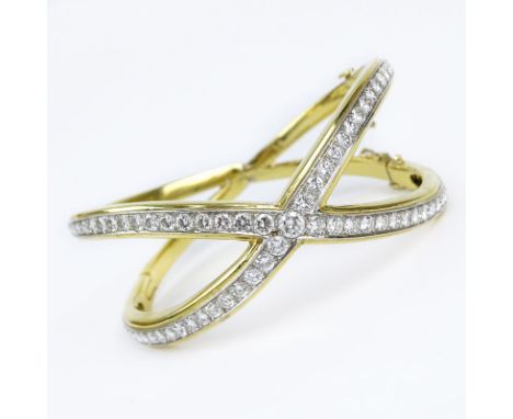 Vintage Approx. 7.0 Carat Round Brilliant Cut Diamond and 18 Karat Yellow Gold Hinged Cuff bangle Bracelet. Diamonds G-H colo
