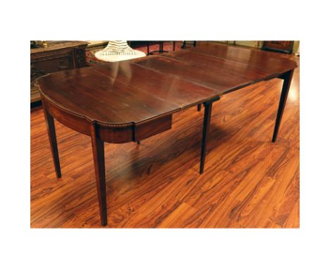 20th Century Henry F. Miller, Cambridge MA Sheraton Style Inlaid Console/Expanding Dining Table With 3 Leaves. Circa 1938. Un