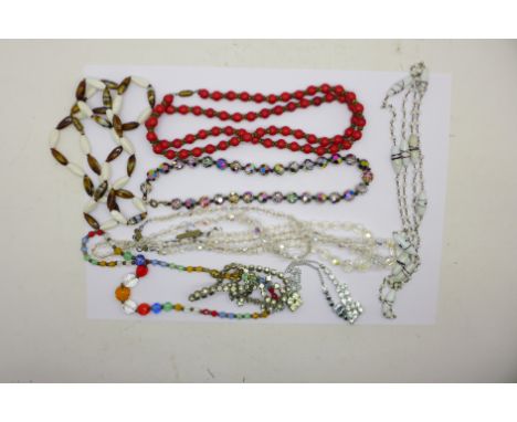 Eight vintage necklets