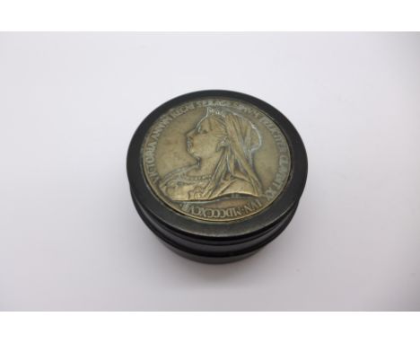 A reproduction Queen Victoria commemorative snuff box