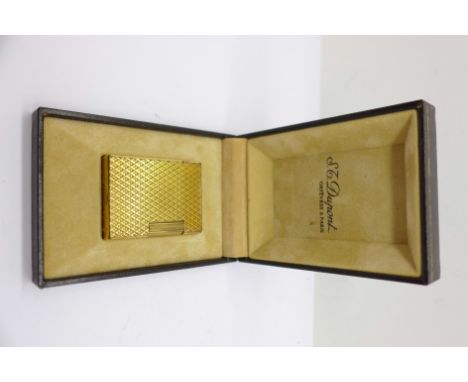 A S. T. Dupont lighter, Paris, cased
