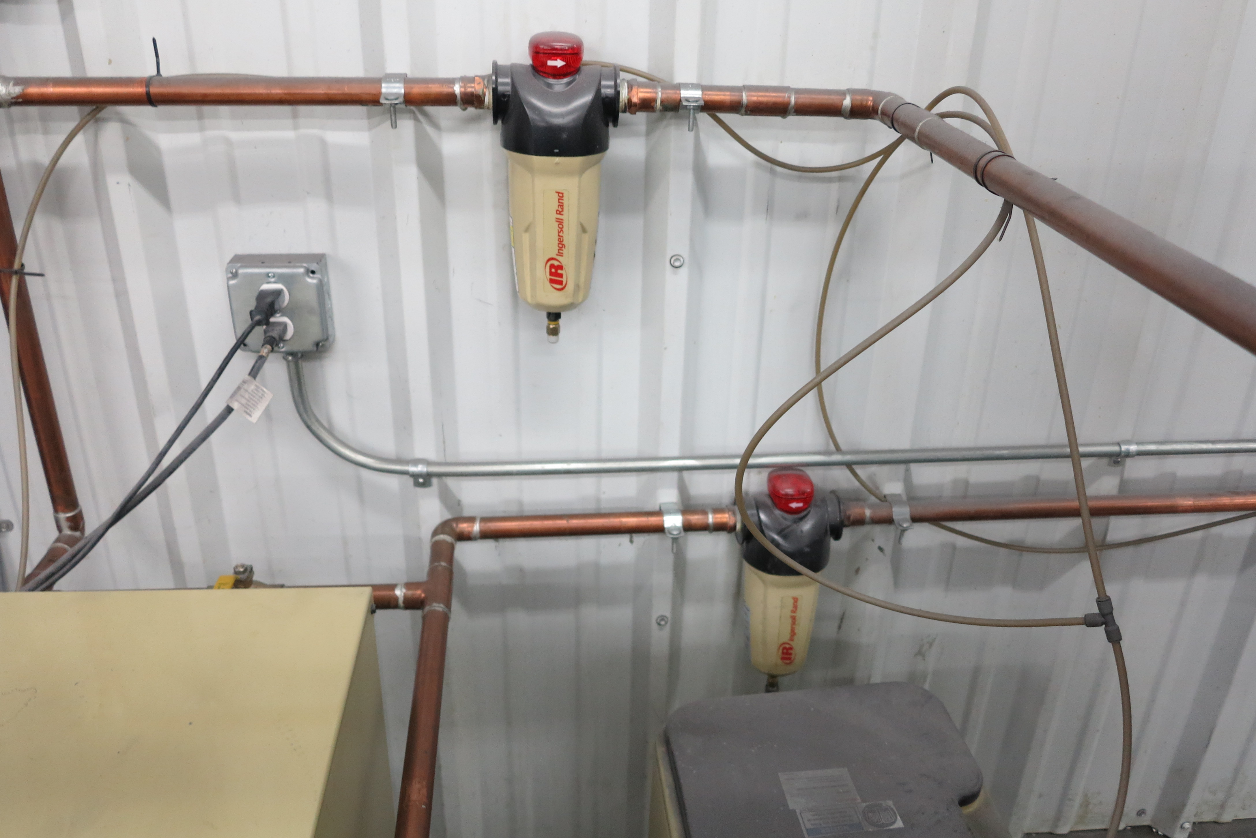 INGERSOL RAND MODEL CBV IRV 20HCC COMPRESSOR, 20HP, HOLDING TANK, AIR