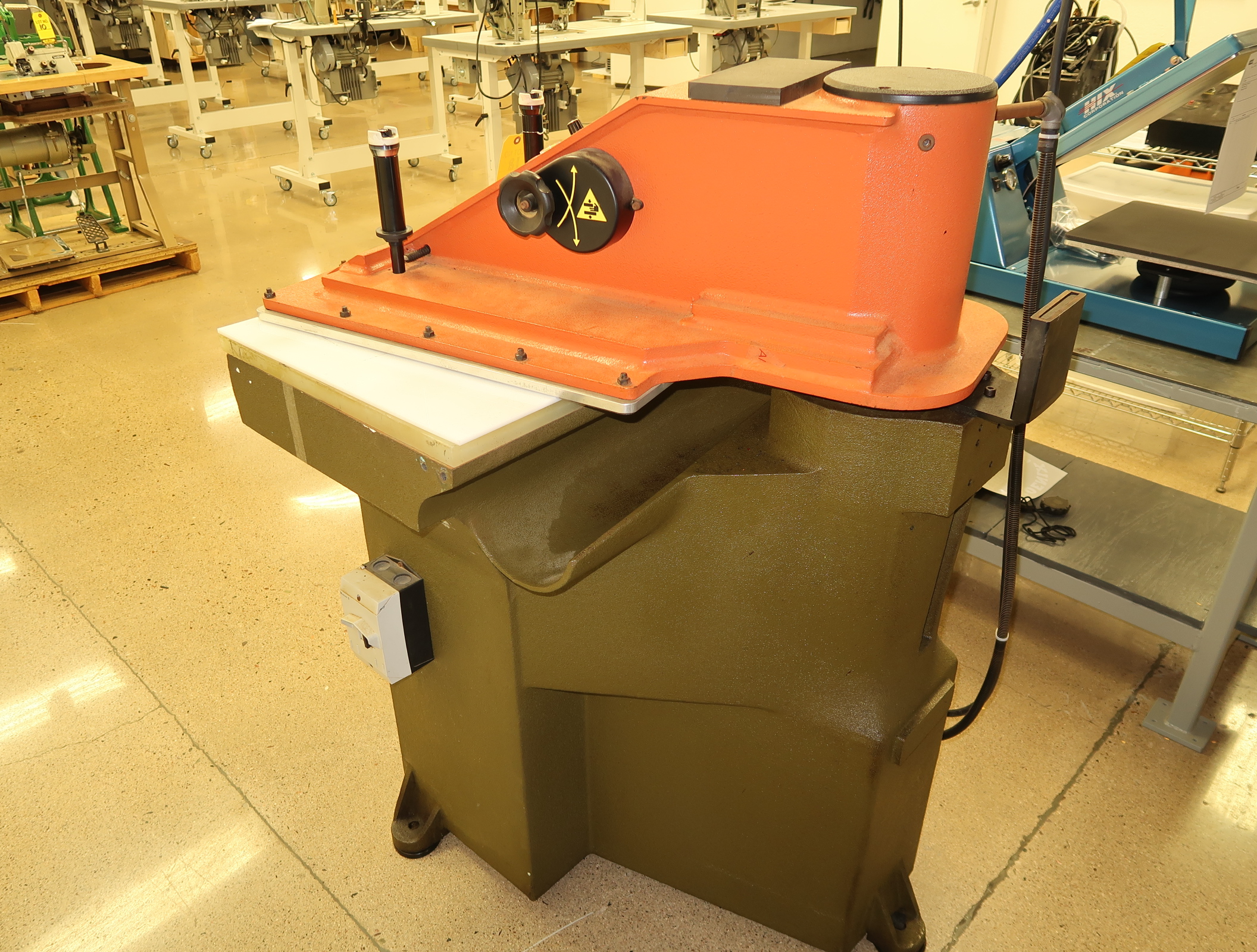 2016 ATOM MDL. SE 25L CLICKER PRESS, 25TON DIE CUTTER, 220V 3PH, SN