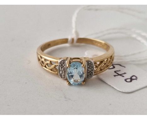 9ct hallmarked single stone aquamarine ring with pierced Celtic design shoulders and diamond set, 2.9g, size V