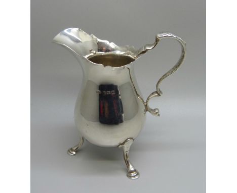 A silver cream jug, 84g 