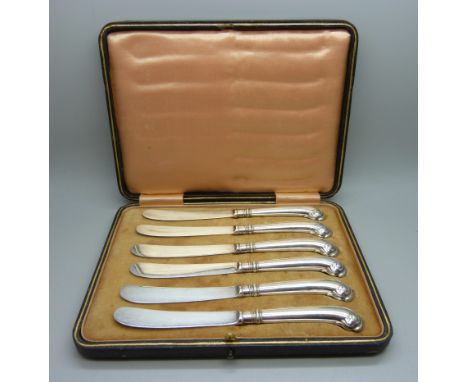 A set of silver handled knives, boxed 