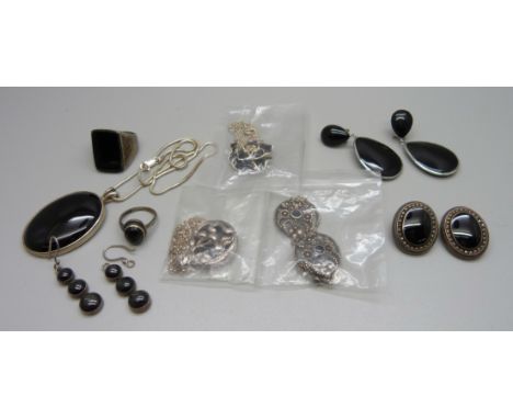 Silver and onyx set jewellery 