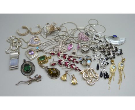 A collection of silver jewellery 