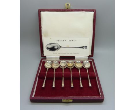 A cased set of six silver spoons, 45g 