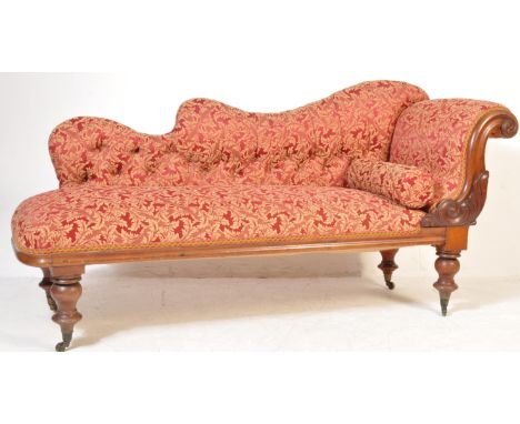A Victorian 19th century mahogany chaise longue / day bed. Raised on good turned legs with brown ceramic castors. Good shaped