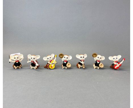 A 1960's seven piece ceramic mouse band, H. 7cm.
