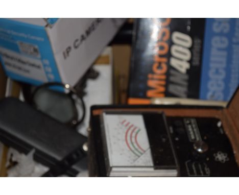 BOX OF MIXED ITEMS TO INCLUDE A FRANKLIN SPELLING ACE MACHINE, MICROSCAN 400 SECURITY SOLUTIONS, BOXED PICTURE FRAME, HAND DR