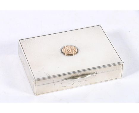 Edwardian silver cigarette box with engine turned decoration and applied crest by Frederick Thomas Buckthorpe, London, 1911, 