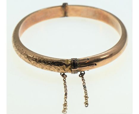 9ct gold hinged bangle, engraved scroll decoration to one side, hallmarked Chester 1900, inner width 60mm, 8.57 grams Some de
