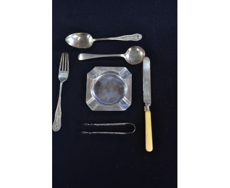 Silver ashtray, D Bros, Birmingham 1921, together variously hallmarked set of child's cutlery (the knife bone handled), pair 