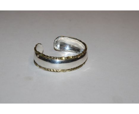 A Sterling silver cuff bangle, 20gms 