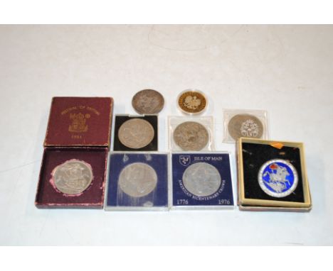 A box of coinage to include 1951 Festival of Britain, 1819 crown, 1935 crown, enamel decorated crown, Polish Mint coin, and o