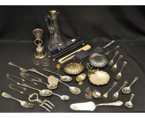 A silver pocket watch case, Chester 1900; a silver Albert chain; a late Victorian hat pin box, blue velvet and silver plate; 