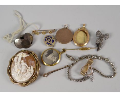 A parcel of mixed jewellery including a cameo brooch with scene of figures in a woodland, two circular yellow metal portrait 