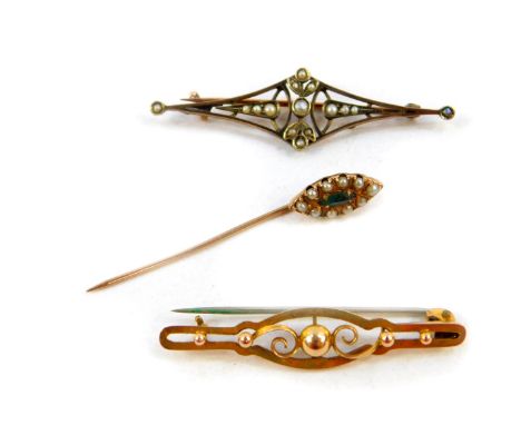 A Victorian 9ct gold bar brooch, a 9ct gold and seed pearl brooch, and a demantoid garnet and seed pearl tie pin, 5.5g. (3)