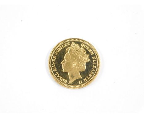 A 9ct gold Silver Jubilee token 1977, obverse portrait of HM The Queen, reverse the Royal Coat of Arms, 5.0g.
