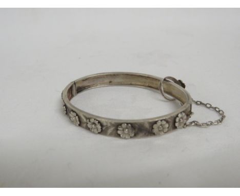 FRENCH SILVER BABY'S BRACELET AND MATCHING RING, DESIGNED WITH FORGET-ME-NOTS, CIRCA 1890-1910