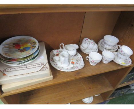 ROYAL STANDARD FANCY FREE TEA SET, INCLUDING SIX CUPS AND SAUCERS, SELECTION OF CHINA COLLECTORS PLATES AND ITEMS OF CRESTED 